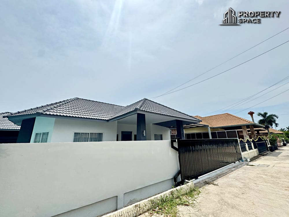 Luxury Corner 4 Bedroom Pool Villa in Srisuk Village East Pattaya For Sale Image 3