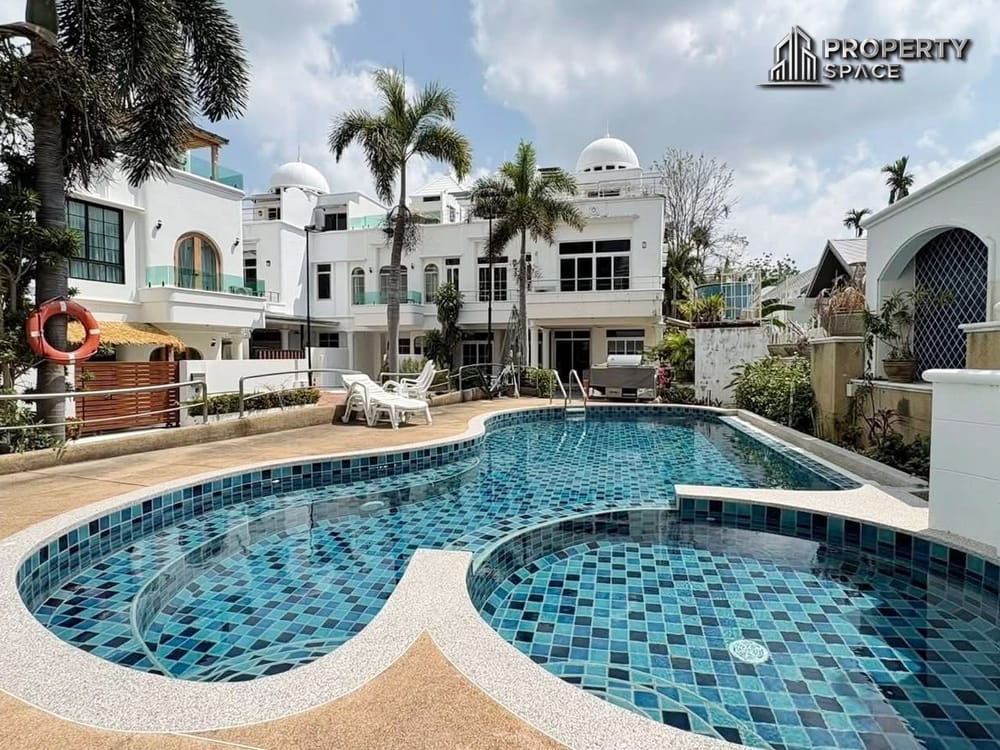 Premium 3 Bedroom Townhouse 220m from Wongamat Beach For Sale Image 3