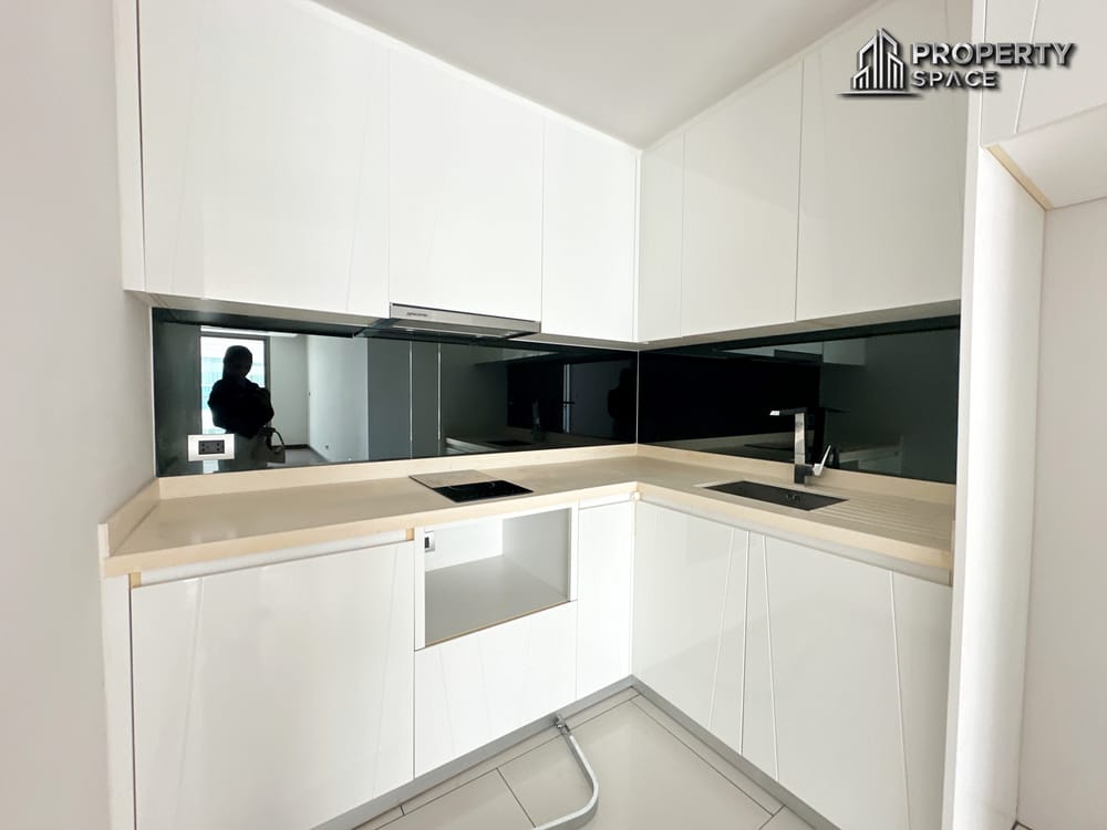 Brand New 2 Bedroom Condo at The Peak Towers Pratumnak Image 6