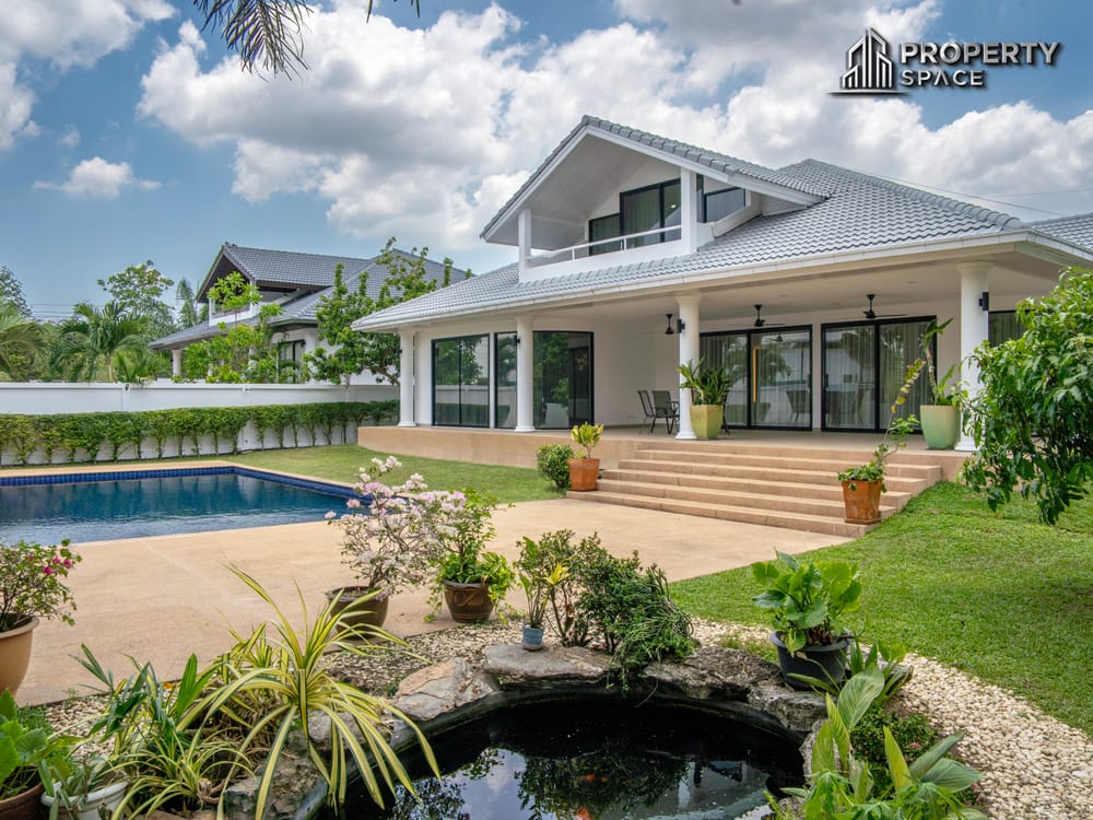 Luxury 4 Bedroom Pool Villa With Large Garden In East Pattaya For Sale Image 4