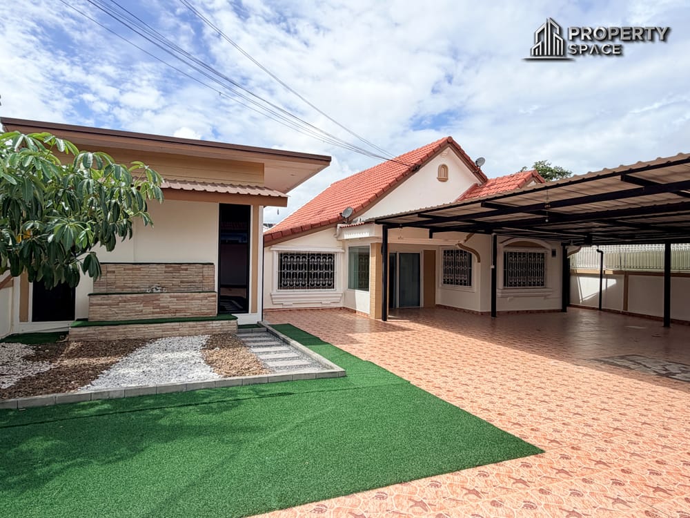 5 Bedroom House with Separate Home Office in East Pattaya For Rent Image 3