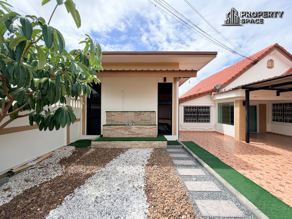 5 Bedroom House with Separate Home Office in East Pattaya For Rent Image 5