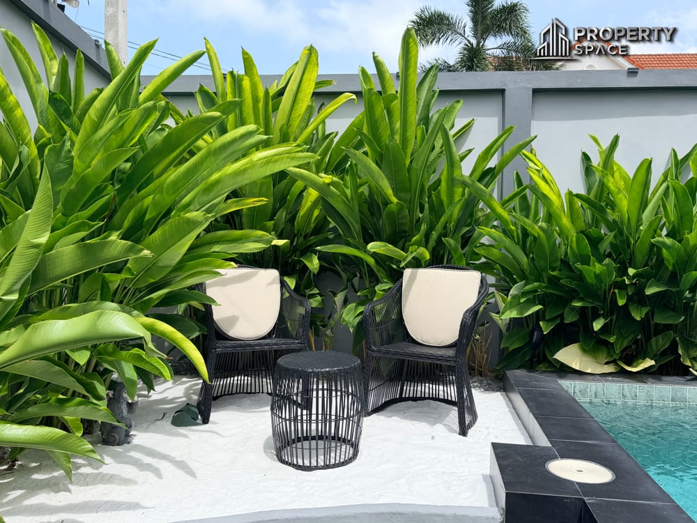 Brand New 5 Bedroom Pool Villa in Secure Village East Pattaya For Sale Image 4