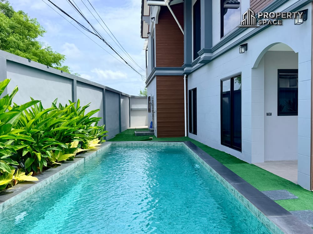 Brand New 5 Bedroom Pool Villa in Secure Village East Pattaya For Sale Image 3