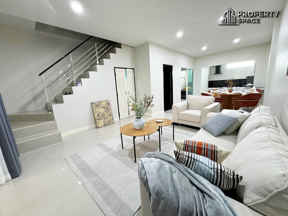 Modern 3 Bedroom Townhome in Soi Siam Country Club For Rent Image 1