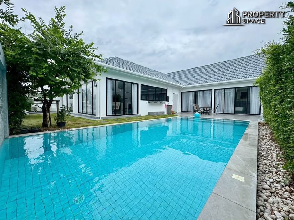 4 Bedroom Pool Villa in Nateekarn Park View For Rent Image 1