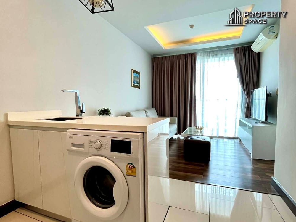 High-Floor Sea View 1 Bedroom Condo at The Peak Towers For Rent Image 5