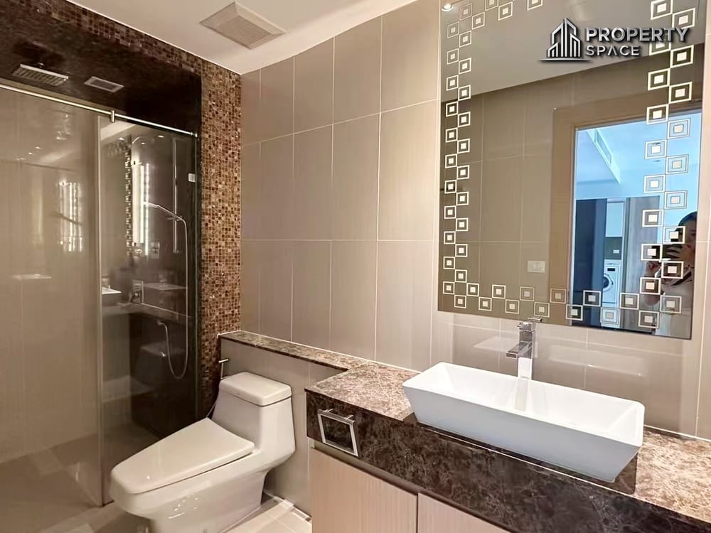 High-Floor 1 Bedroom Sea View Condo at The Palm Wongamat Beachfront For Rent Image 5