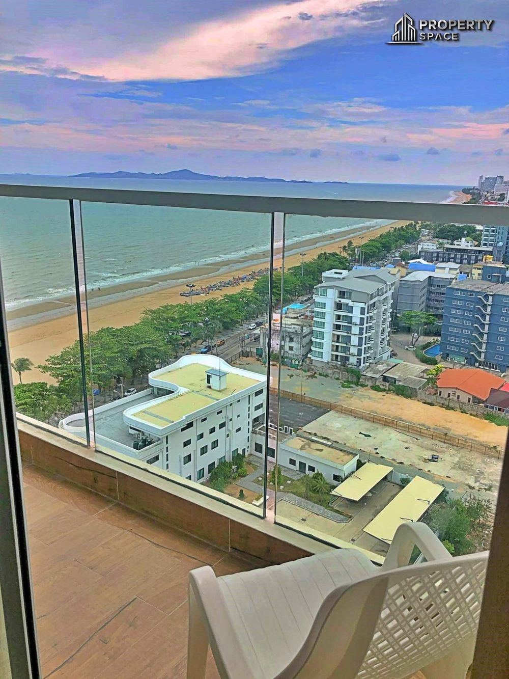 1 Bedroom In Cetus Beachfront Condo Pattaya For Sale And Rent  Image 1