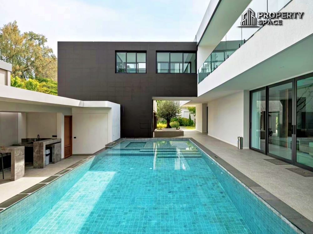 Exclusive Beachside 6 Bedroom Pool Villa 1 Min to Jomtien Beach For Rent Image 3