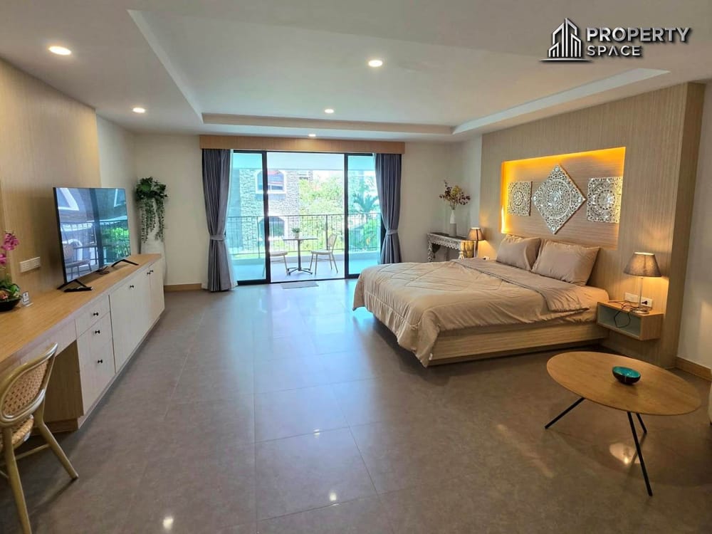 Spacious 1 Bedroom Serviced Apartment in Pratumnak Soi 4 For Rent Image 1