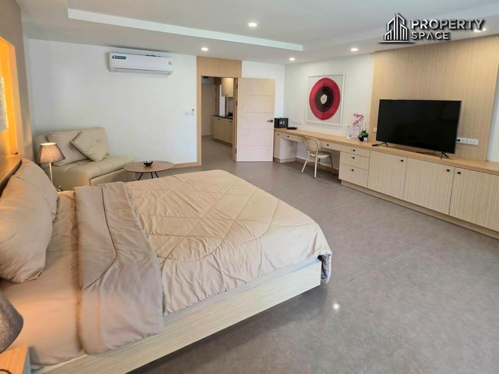 Spacious 1 Bedroom Serviced Apartment in Pratumnak Soi 4 For Rent Image 3