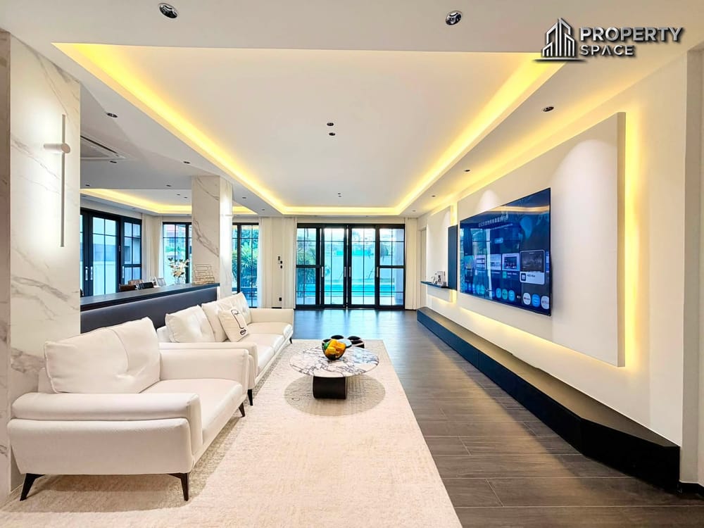 Luxury 5 Bedroom Pool Villa Close to Terminal 21 Mall Pattaya For Rent Image 4
