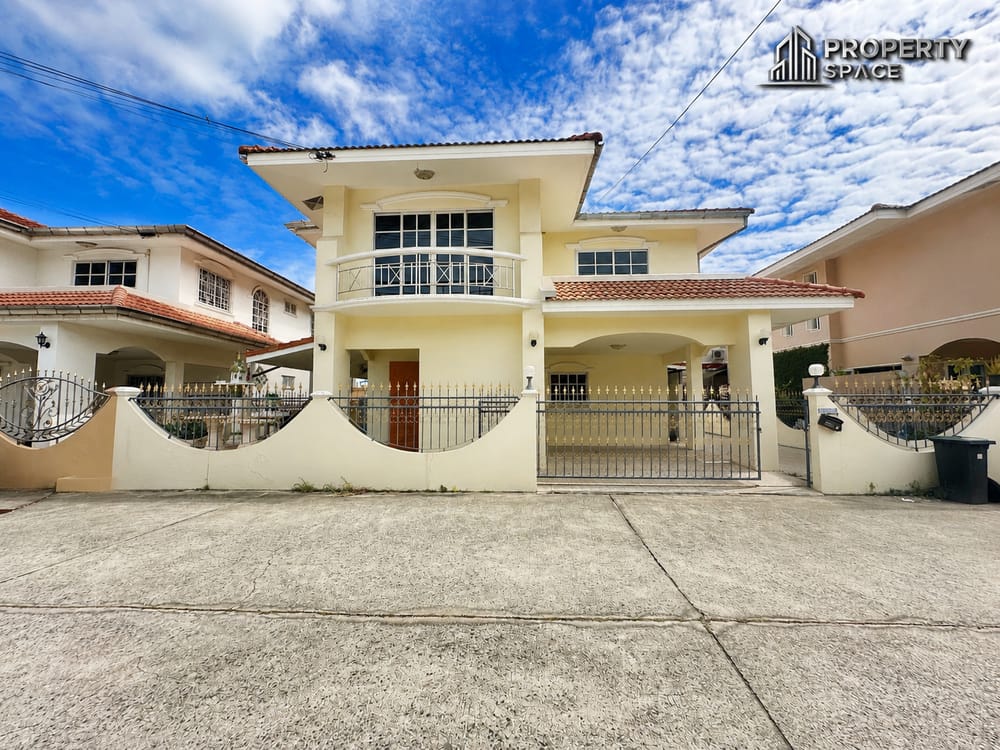 Spacious 4 Bedroom Detached House in North Pattaya For Sale Image 1