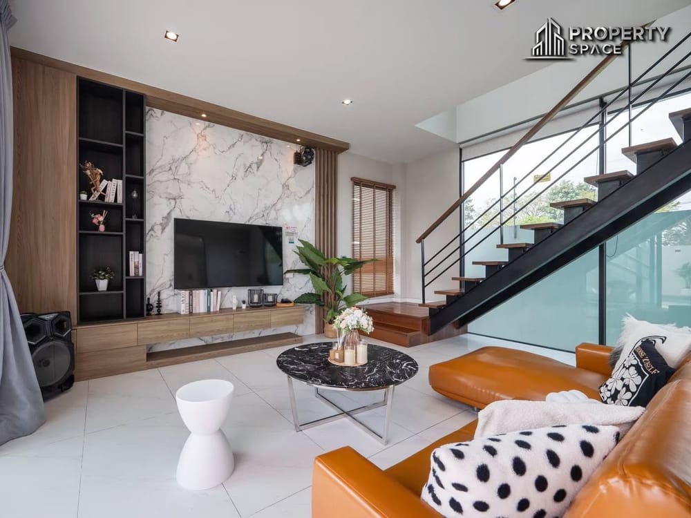 Modern Luxury 4 Bedroom Pool Villa Near Mabprachan Lake Image 4