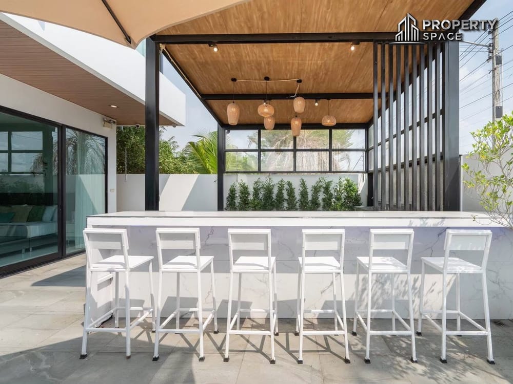 Modern Luxury 4 Bedroom Pool Villa Near Mabprachan Lake Image 6