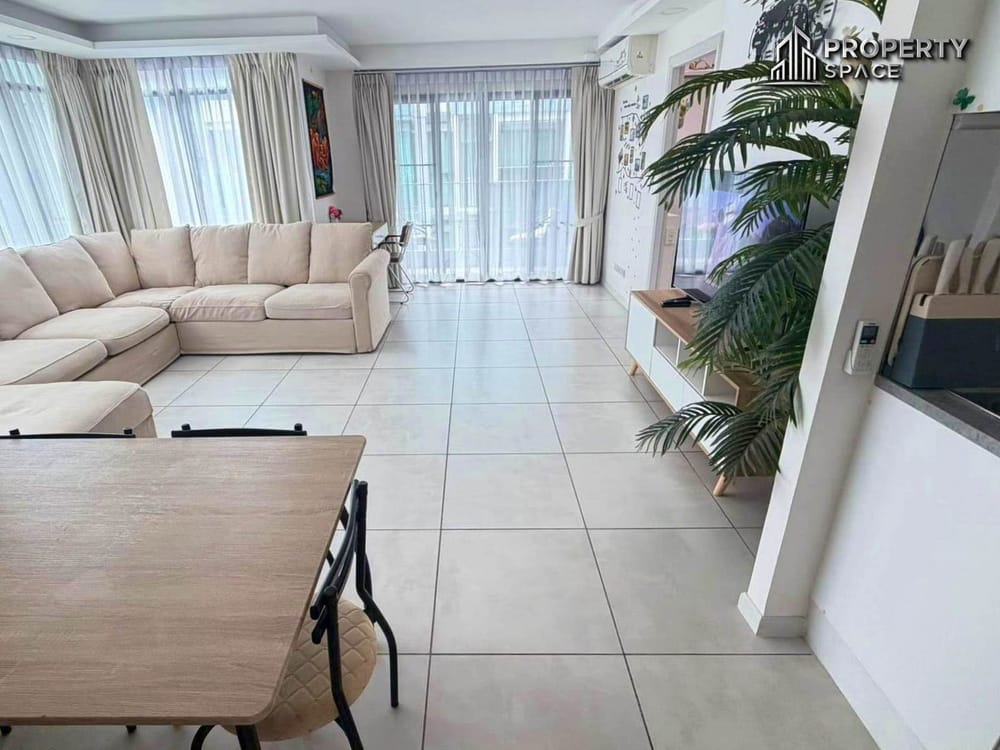 Pet-Friendly Corner Unit 1 Bedroom 54 sq.m Condo in Pratumnak For Rent Image 3