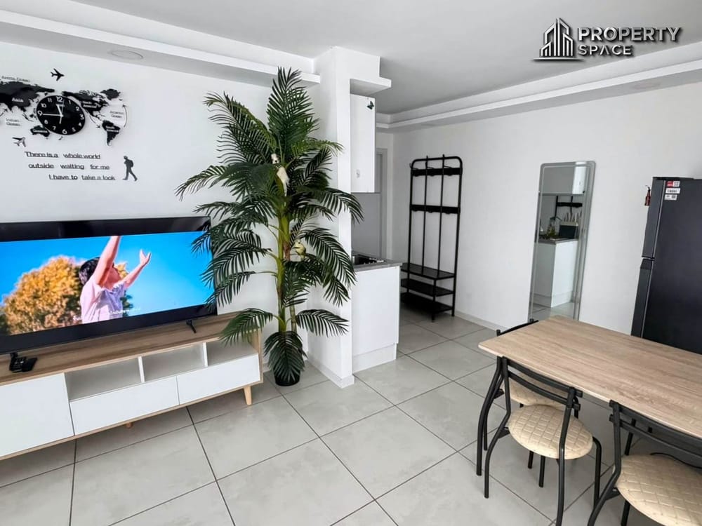 Pet-Friendly Corner Unit 1 Bedroom 54 sq.m Condo in Pratumnak For Rent Image 4