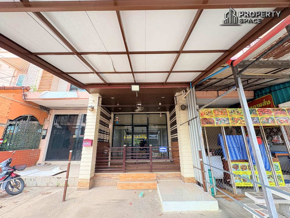 Spacious 3-Storey Commercial Building with Extended Rooftop Space in East Pattaya for Rent Image 4