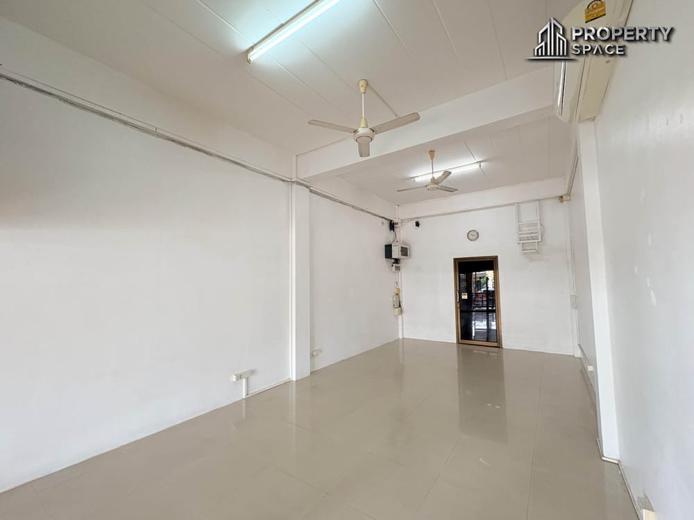 Spacious 3-Storey Commercial Building with Extended Rooftop Space in East Pattaya for Rent Image 6