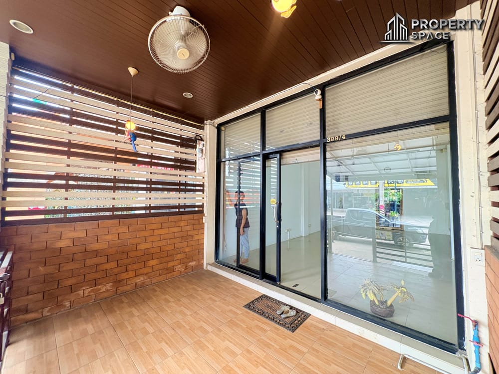 Spacious 3-Storey Commercial Building with Extended Rooftop Space in East Pattaya for Rent Image 5