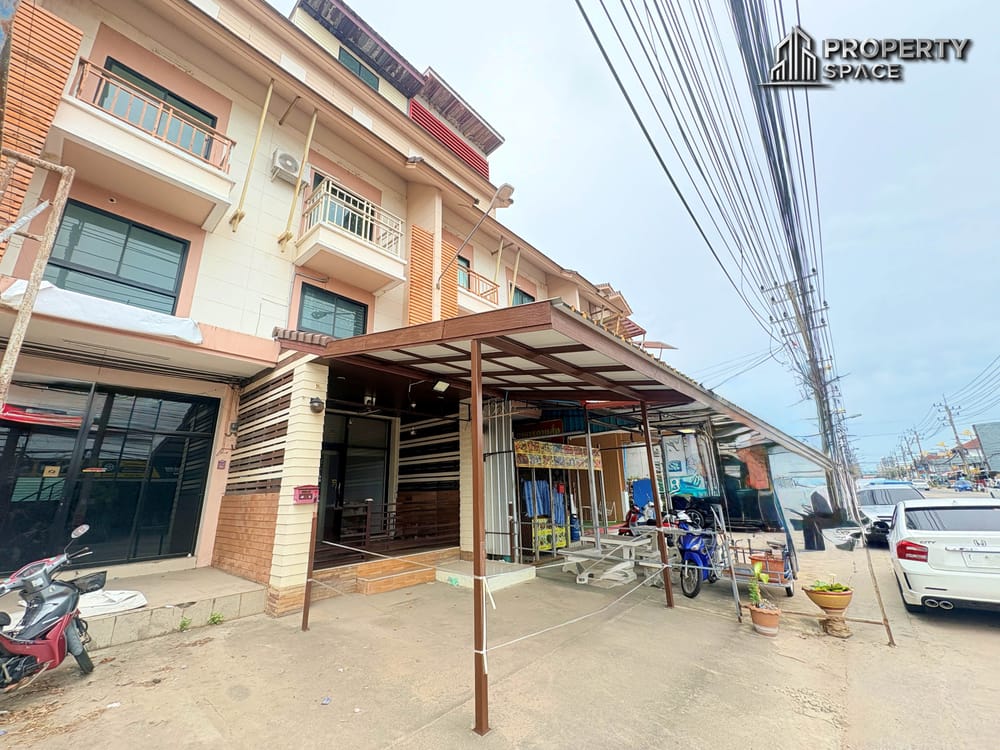 Spacious 3-Storey Commercial Building with Extended Rooftop Space in East Pattaya for Rent Image 3