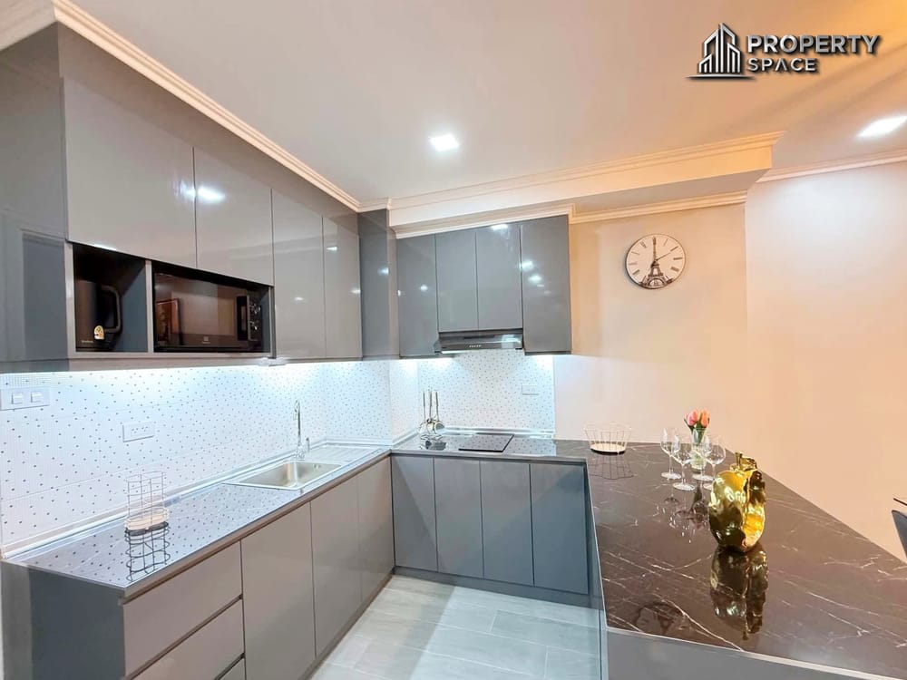 Renovated 2 Bedroom Condo For Sale Near Dongtan Beach View Talay 5D Jomtien Image 6