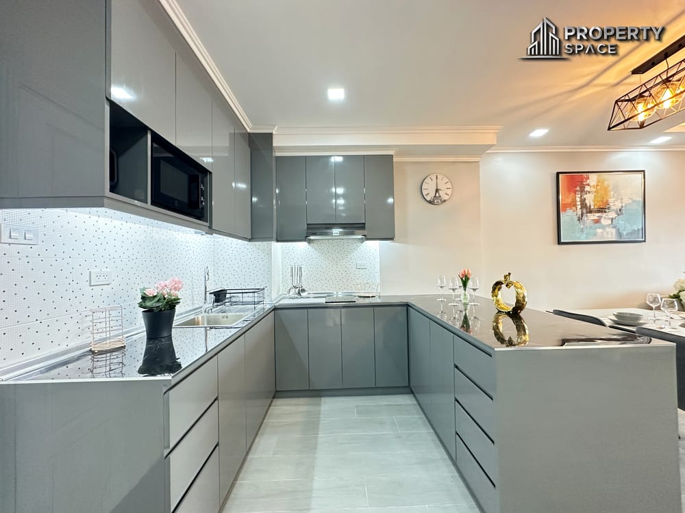 Renovated 2 Bedroom Condo For Sale Near Dongtan Beach View Talay 5D Jomtien Image 5