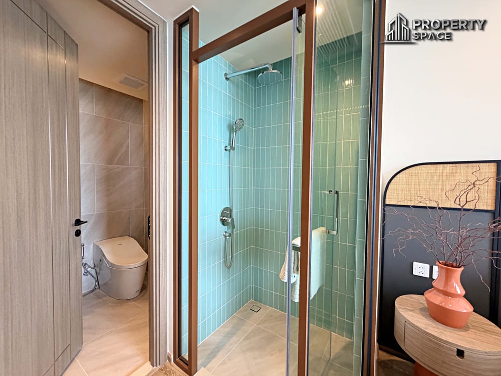 High-Floor Sea View 1 Bedroom Corner Condo at Arom Jomtien Beachfront Luxury Living Image 6