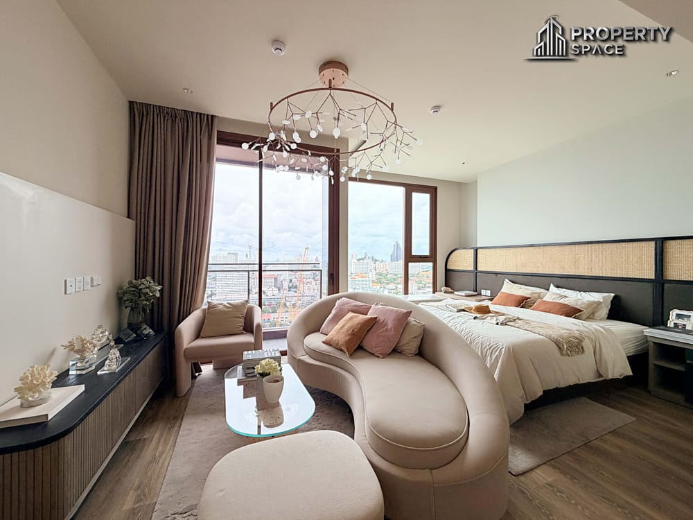 High-Floor Sea View 1 Bedroom Corner Condo at Arom Jomtien Beachfront Luxury Living Image 3