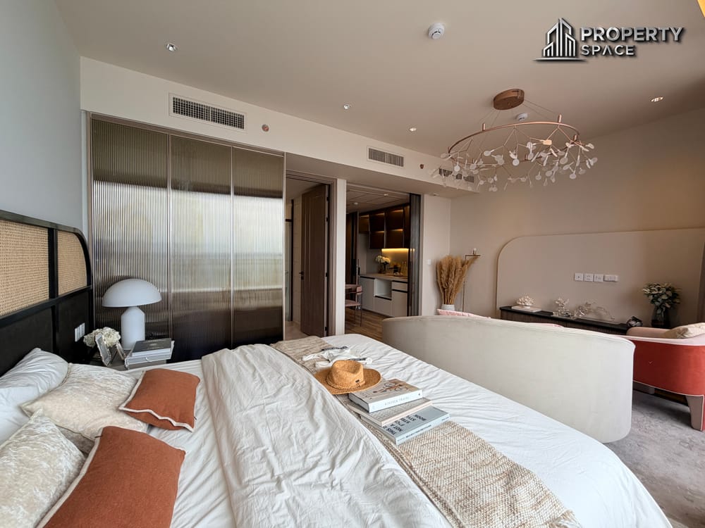 High-Floor Sea View 1 Bedroom Corner Condo at Arom Jomtien Beachfront Luxury Living Image 5