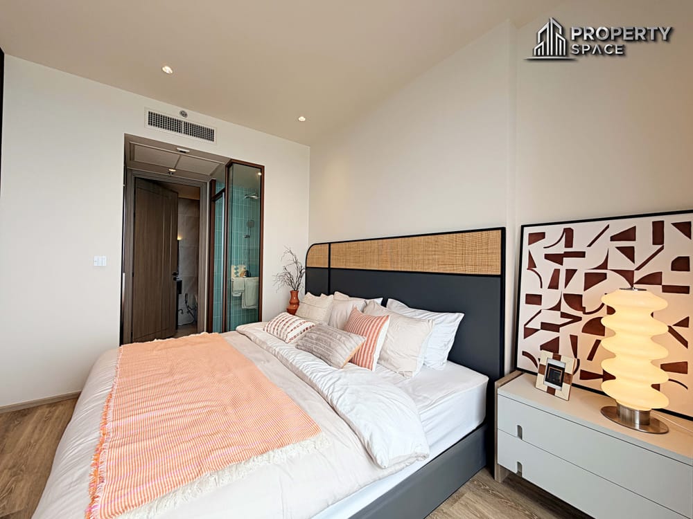 Luxury Direct Sea View 1 Bedroom Condo at Arom Jomtien | High Floor Beachfront Residence Image 6
