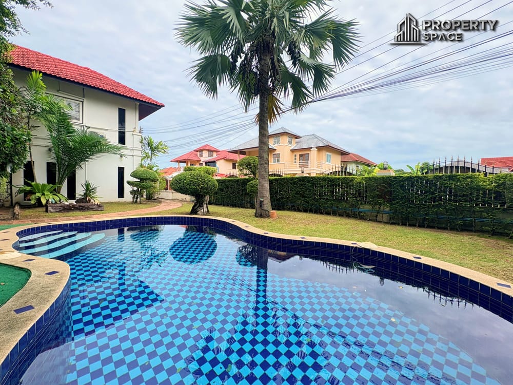 Ibiza-Style 3 Bedroom Pool Villa in Soi Siam Country Club Pattaya Large Garden, Pool Service Included & Pet Friendly Image 3