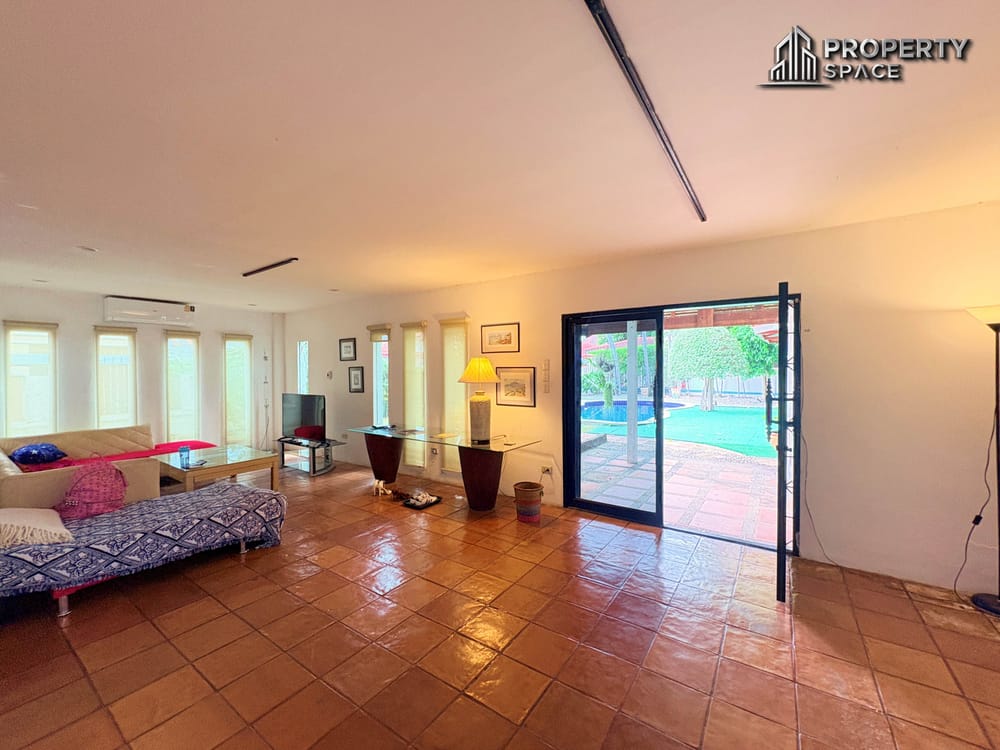 ibiza-style-3-bedroom-pool-villa-in-soi-siam-country-club-pattaya-large-garden-pool-service-included-and-pet-friendly-ps2566 6