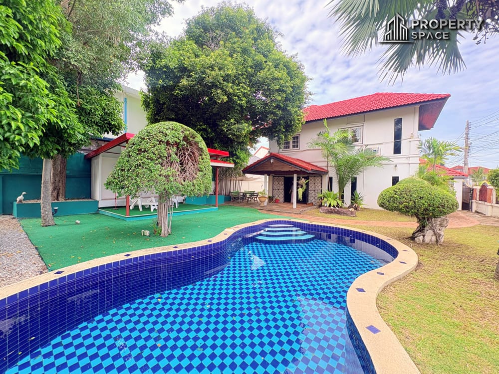 Ibiza-Style 3 Bedroom Pool Villa in Soi Siam Country Club Pattaya Large Garden, Pool Service Included & Pet Friendly Image 1