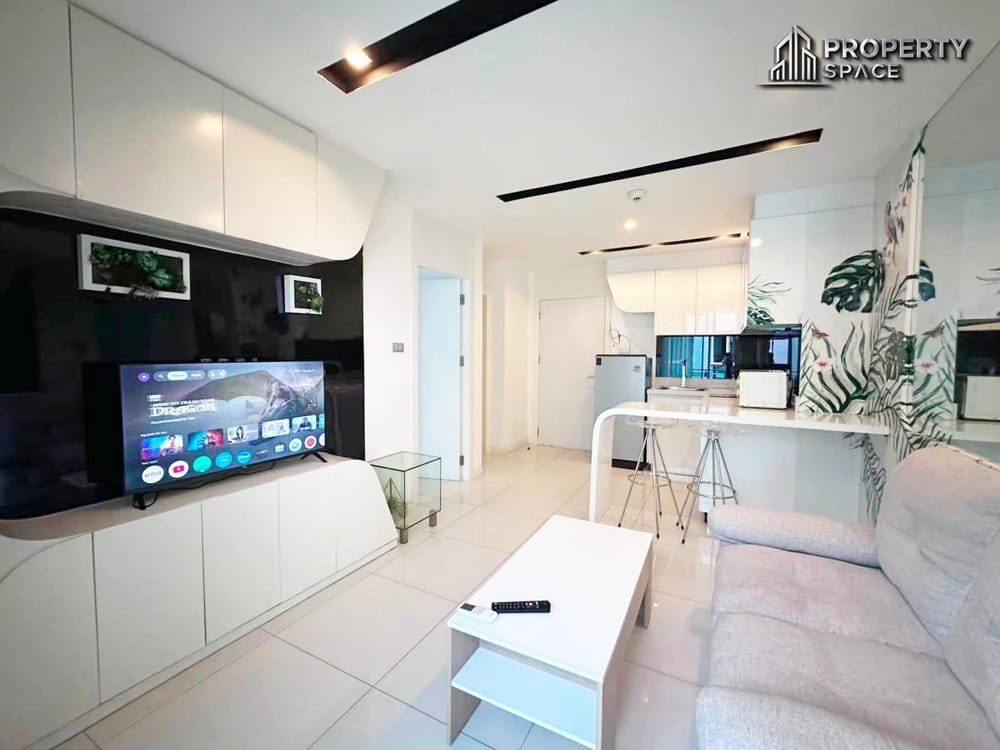 Foreign Quota 1 Bedroom Pool View Condo in Central Pattaya For Sale Image 1
