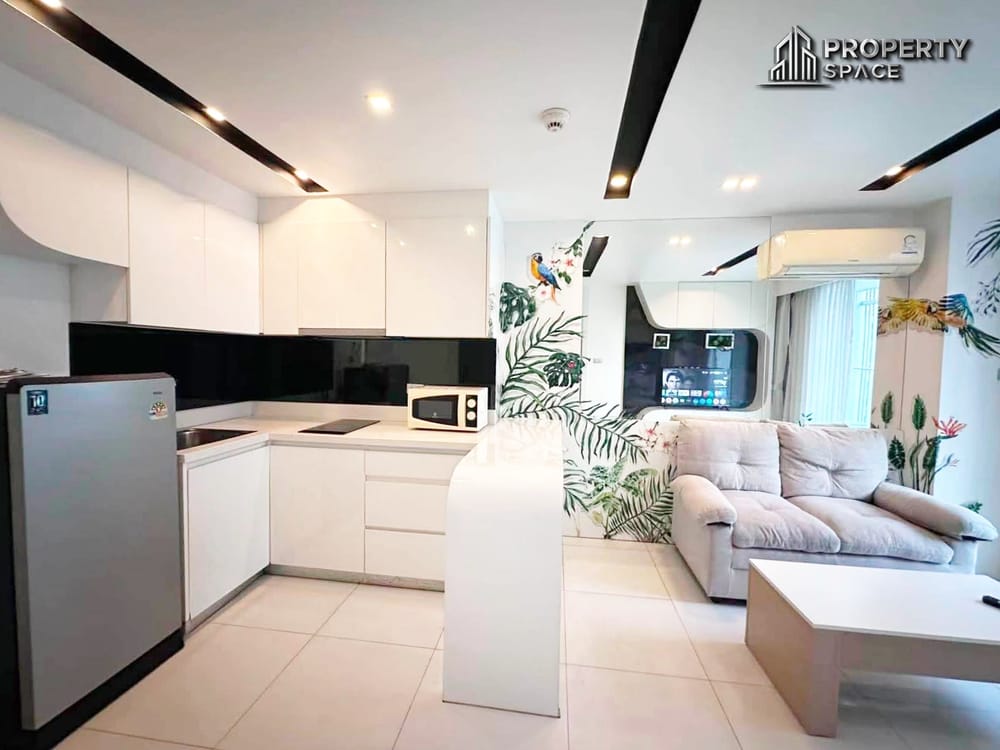 Foreign Quota 1 Bedroom Pool View Condo in Central Pattaya For Sale Image 4