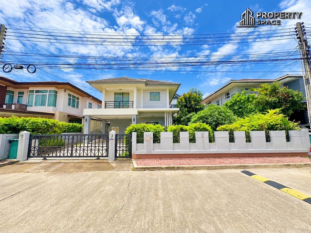 Spacious 3 Bedroom House with Private Garden in East Pattaya For Rent Image 1