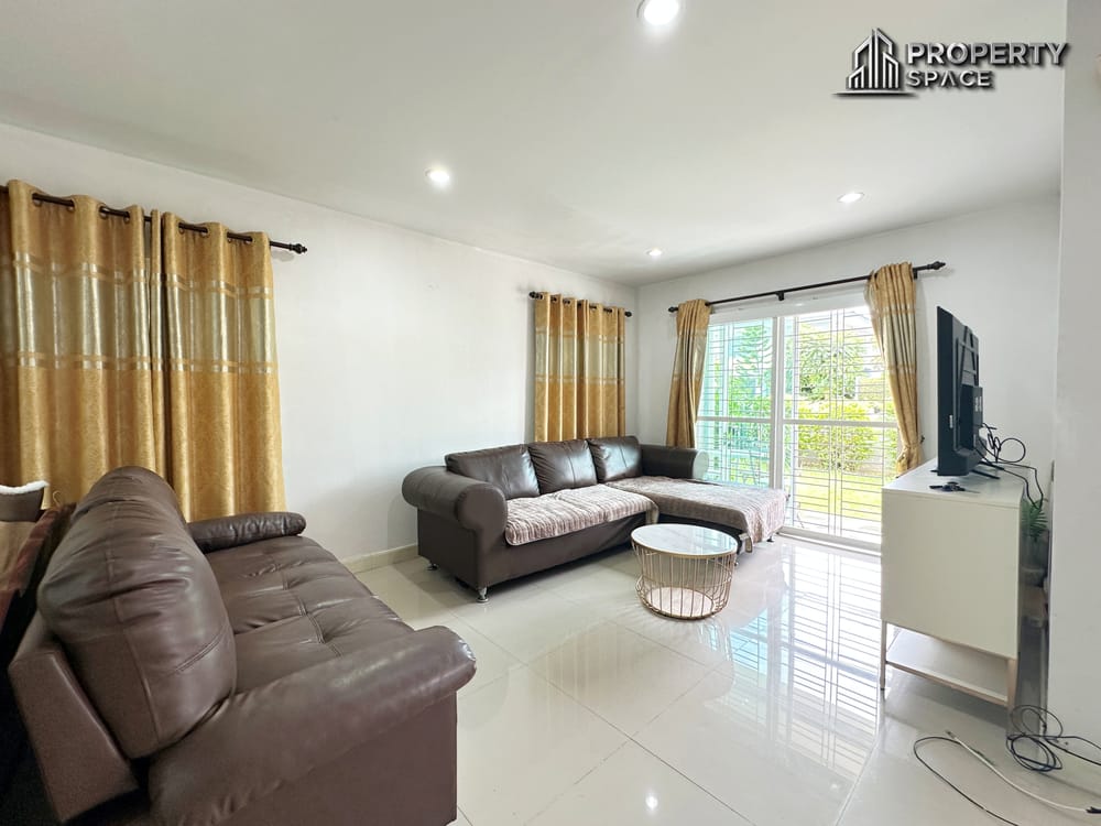 Spacious 3 Bedroom House with Private Garden in East Pattaya For Rent Image 4