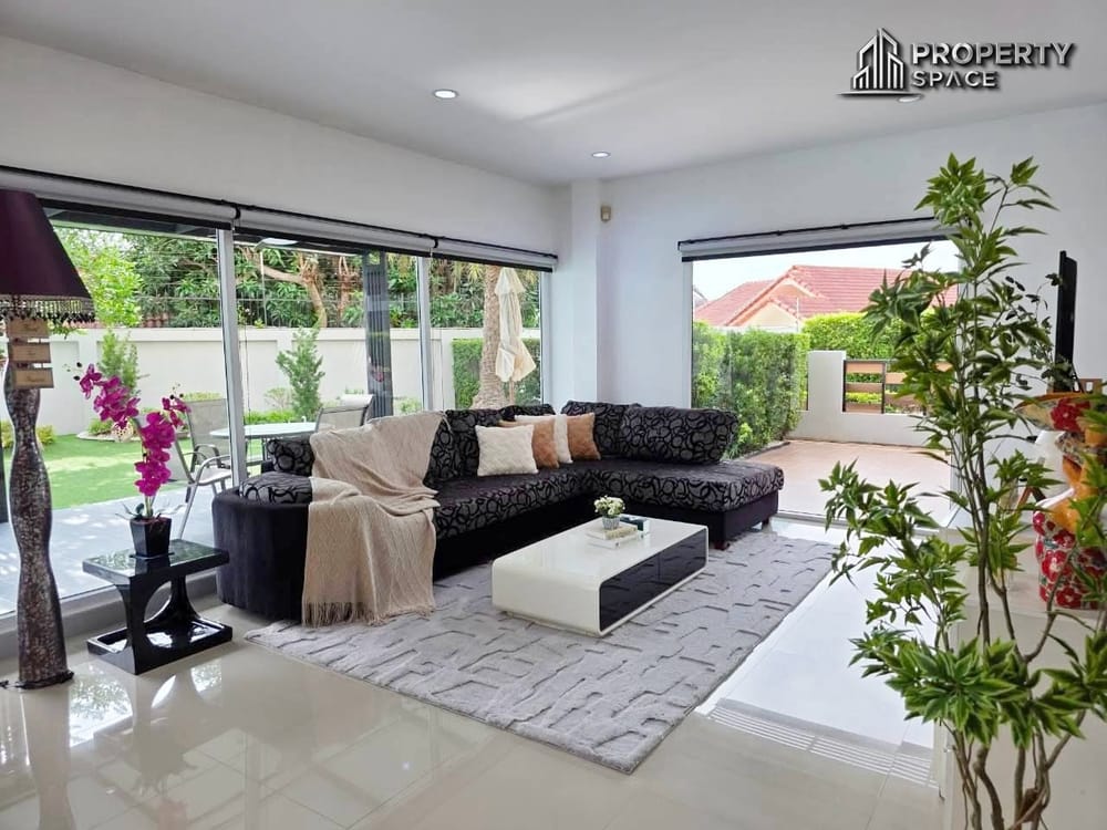 Private 3 Bedroom Pool Villa with Large Garden at Patta Village Pattaya For Rent Image 6