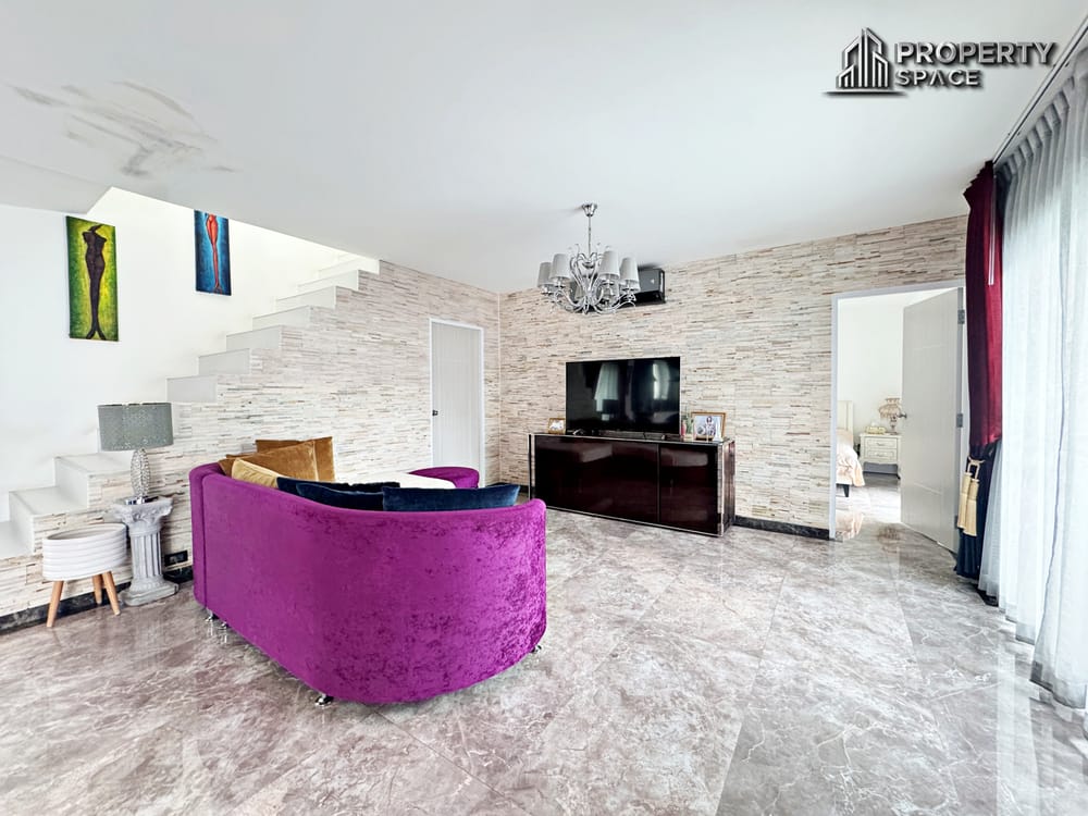 Spacious 5 Bedroom Pool Villa in East Pattaya For Sale Image 6
