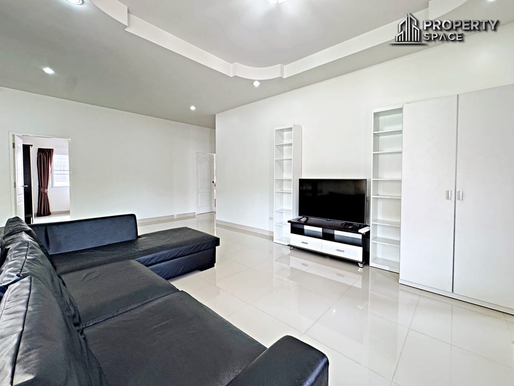 Specious 4 Bedroom House at PMC 4 Pattaya For Rent Image 6