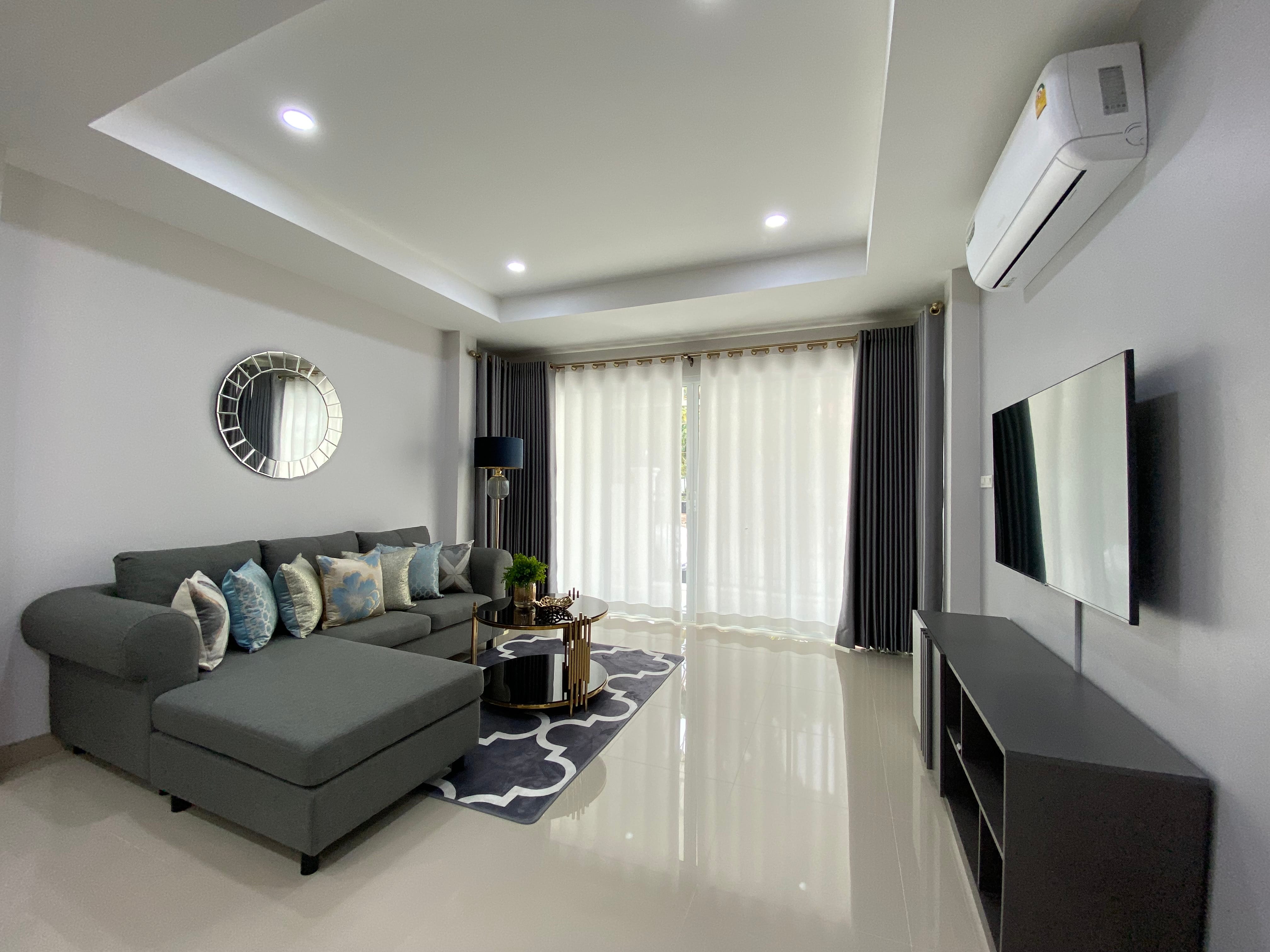 Modern 4 Bedroom Villa In Rachawadee Villa For Rent Image 5