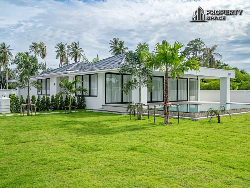 Luxury 5 Bedroom Pool Villa in Huai Yai Pattaya 1 Rai Land 12m Infinity Pool Image 1