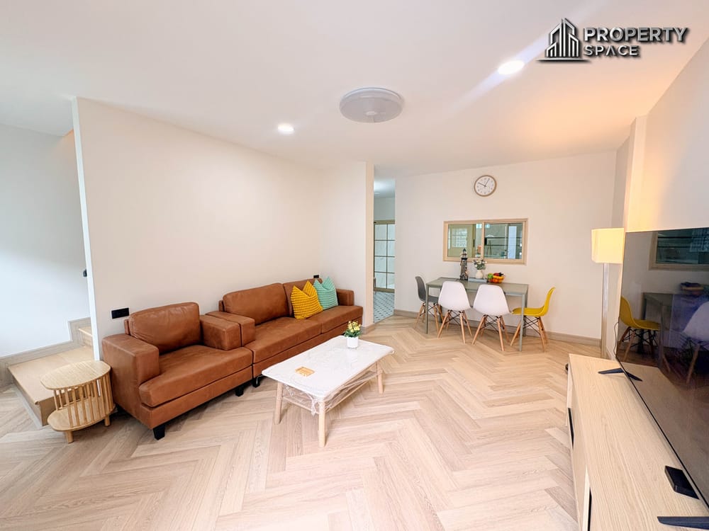 Newly Renovated 3 Bedroom Townhouse steps to Jomtien Beach For Rent Image 3