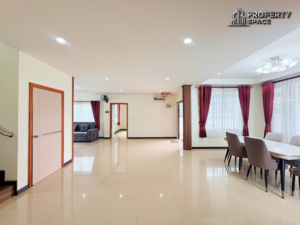 Spacious 3 Bedroom Pool Villa in Soi Siam Country Club Pattaya For Rent Image 6