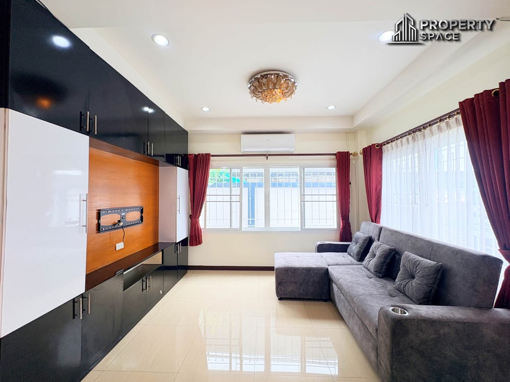 Spacious 3 Bedroom Pool Villa in Soi Siam Country Club Pattaya For Rent Image 5