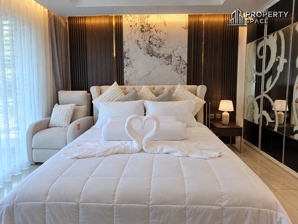 Fully Renovated Corner Studio at Sunset Boulevard Residence 1 Pratumnak For Sale Image 4