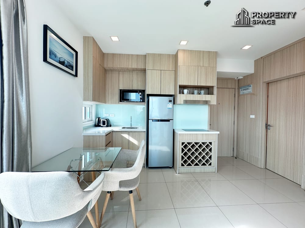 High-Floor Corner 1 Bedroom Condo at City Garden Tower South Pattaya For Rent Image 6