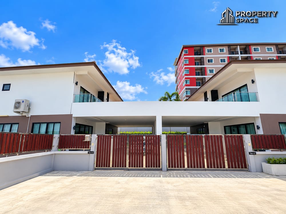 Spacious 5 Bedroom Pool Villa at Chokchai Village 9 East Pattaya Image 4